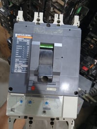 ورحمه الله وبركاته  يوجد لدينا قواطع شنايدر فرنسي نوع MG 400 امبير 630...