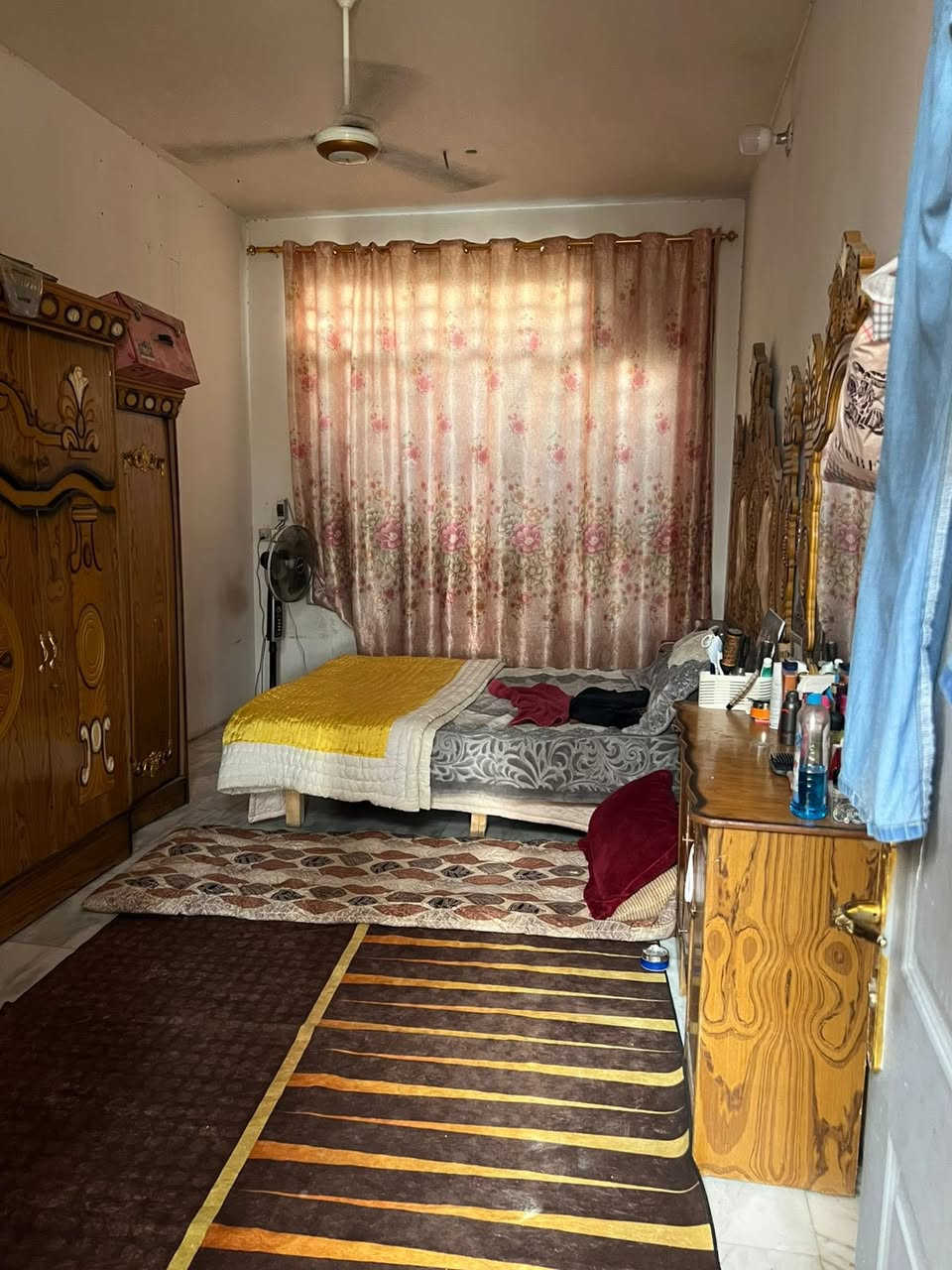 السلام عليكم بيت للبيع مساحته ١٧٥ الشعله شارع ستين/قرب شارع ابو طياره زراعي /*********** للاستفسار !
