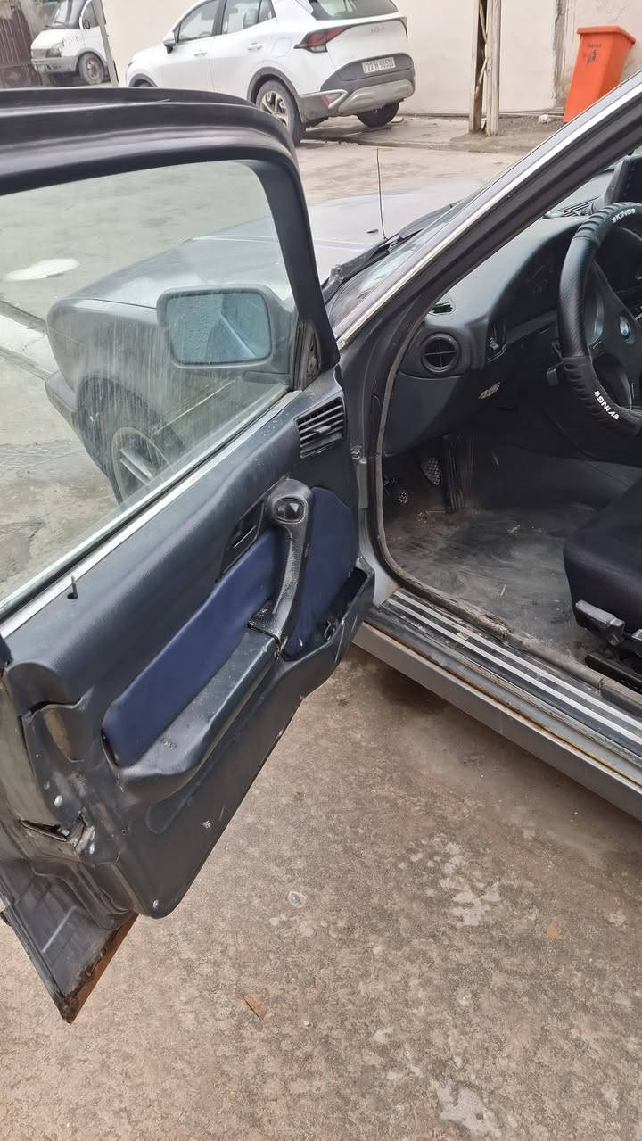 سلام عليكم
BMW 525 /1989/موديل

سياره معمره جديد 

صبغ جديد بدون بولش 

محرك حجم 528 مسكر 

كير عادي

داخلها نضافه نص ونص 

رقم كركوك جديد اصدار السنويه تاريخ 2025/12/21

مكان السياره كركوك سعر 50 وبي مجال

***********
