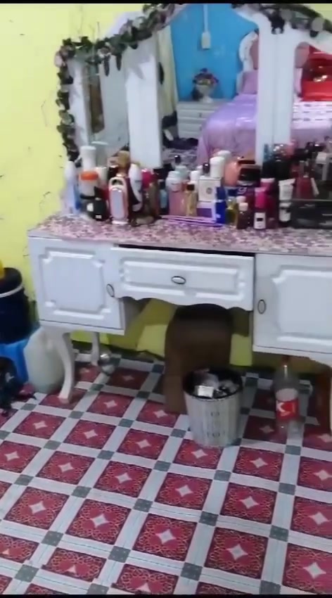 غرفه والمندر للبيع ٤٥٠وبيه مجال مكان كرمه علي شراي يراسل خاص ورقم بي وتساب ***********
