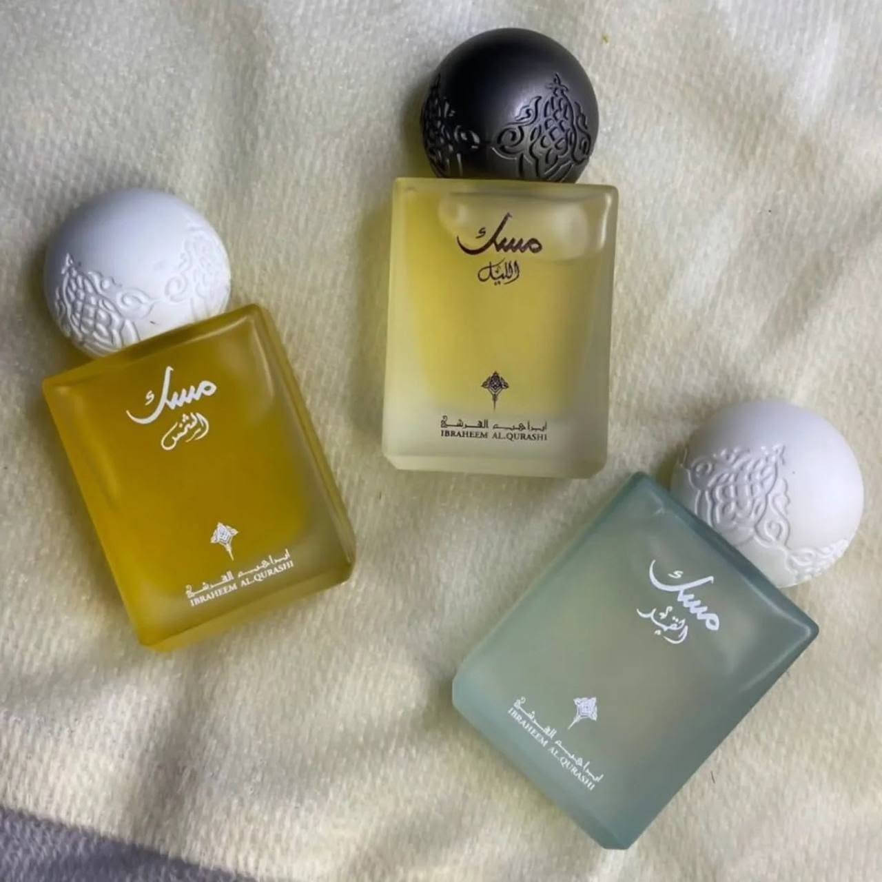 بوكس عطور مسك الشمس ☀ القمر 🌙 والليل 🌑 – 10 مل × 3 | إبراهيم القرشي
ثلاث نفحات من السحر والعراقة، في علبة واحدة أنيقة تعكس فخامة العطور الشرقية.
📦 المجموعة تحتوي على :
مسك الشمس : دفء وإشراقة بنفحات البرتقال والهيل والفانيليا.
مسك القمر : غموض ناعم ولمسة زهرية فاخرة تتناغم مع البخور والمسك.
مسك الليل : سكون المساء وهدوءه يتجسد في نفحات اللافندر والتونكا والفانيليا.
💫 حجم كل عطر : 30 مل – مثالي للتجربة أو كهدية راقية
💫 روائح ثابتة وفواحة مناسبة للرجال والنساء
🎁 تصميم أنيق يناسب جميع الأذواق🥹💞
ماستر طبق الأصـل ✅


**إذا كنت صاحب هذا الإعلان وتريد حذفه لأي سبب، رجاءا أرسل رسالة إلى الدعم الفني**