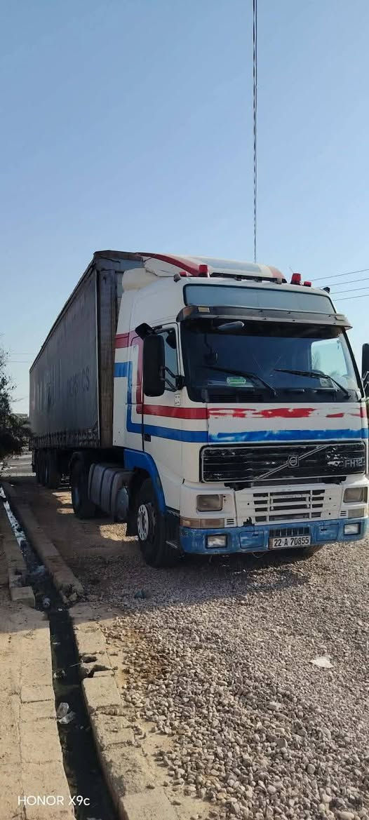 السلام عليكم

فالفو. البيع شخاطه موديل 2002مسجله بسنويه 2000
 رقم جديد سنويه جديده  هزه جديده. تخم تاير  هاي العربانه مربوطه ورها بس تغير صنف من نص جناب ال جادر 
اسياره جاهزه الشغل.
مكانها. طوز خرماتو 
 سعرها 160وبيها مجال شي قليل
رجاء لموشراي لا يتصل
رجاء  مكللف بل نشر.  

*********** وتساب 
***********
