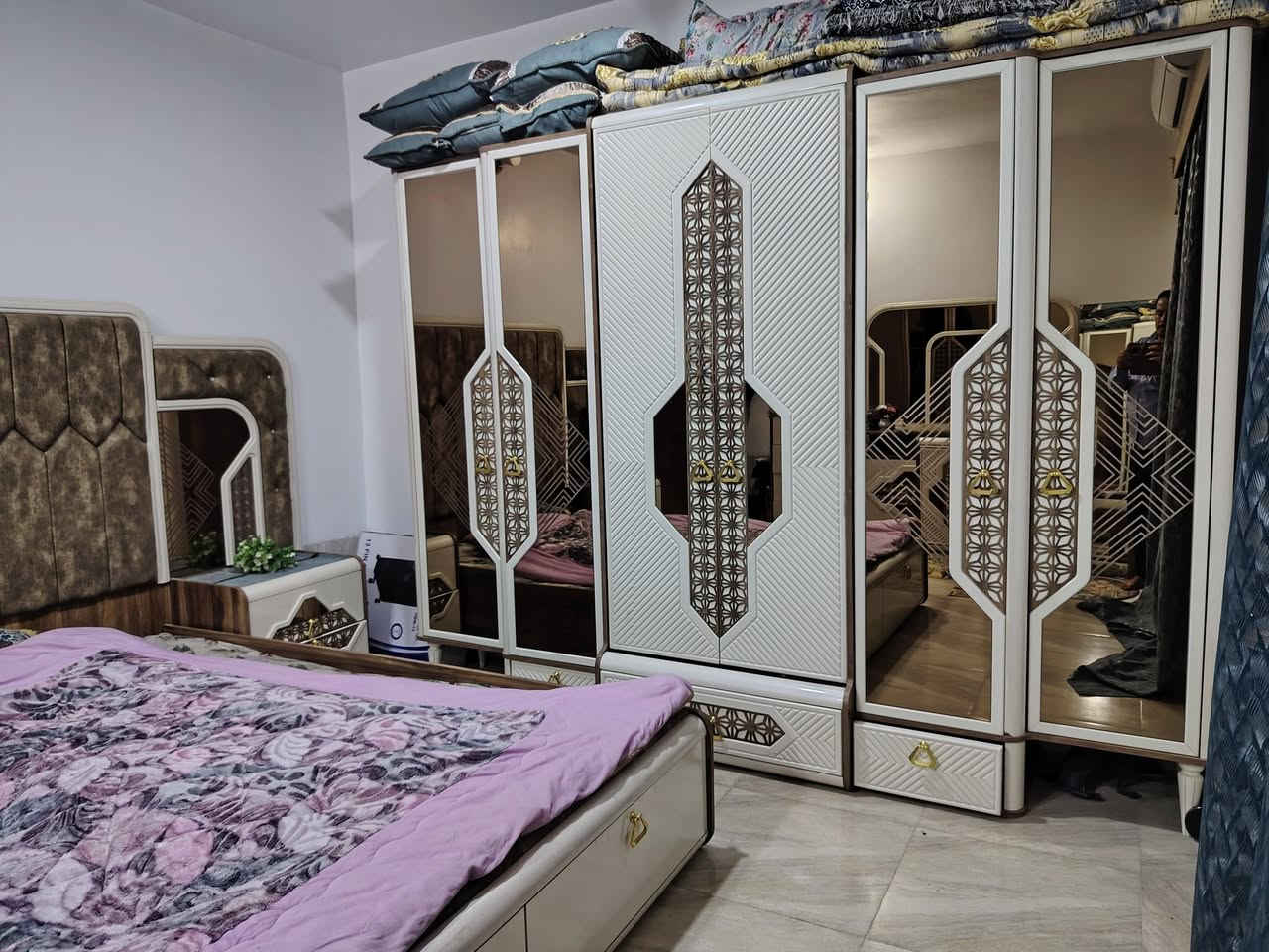 غرفة تركي للبيع
نظيفه كلش وبالواقع احله من الصور 
الي يحب خل يتصل 
***********
الواتساب مايشتغل
