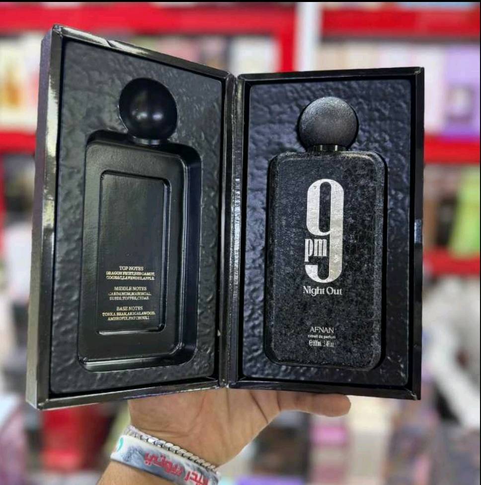 عطر نايت اوت من افنان الأصلي توصيل مجاناً وبسعر مناسب جدا 



🖤 عطر 9PM Night Out من AFNAN 🖤
عش أجواء السهرات والجاذبية المطلقة مع العطر الرجالي المميز 9PM Night Out بتركيز (Extrait de Parfum) الفخم والناعم. عطر يجمع بين الفخامة، القوة، والثبات العالي الذي يدوم طويلاً. ✨
🪵 المكونات العطرية:
المقدمة (Top Notes): فاكهة التنين، البرغموت، الكونياك، اللافندر، والتفاح 🍏
القلب (Middle Notes): الهيل، الماهونيال، الجلد المدبوغ (Suede)، التوفي، وخشب الأرز 🪵
القاعدة (Base Notes): فول التونكا، خشب الأكيغالا، الأمبروفيكس، والباتشولي 🌿
💡 الكمية محدودة جداً! اطلب الآن وتميز بإطلالة لا تُنسى.