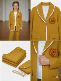 طقم بناتي • ٥-٧ سنوات • أزرار ذهبية