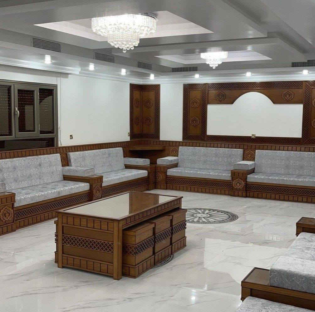 ديوان تزكام عمل حرفه يدوي من الخشب الجاوي وخشب الزان وبلوك صاج ١٨ ملم قماش صلي وسفنج اكستره ١٠ سانتيم  من معمل نجارة الحسنين العنوان ميسان الجديده شارع سوق الذهب قرب الحدادين هاتف ***********/*********** إشارة الأصدقاء
