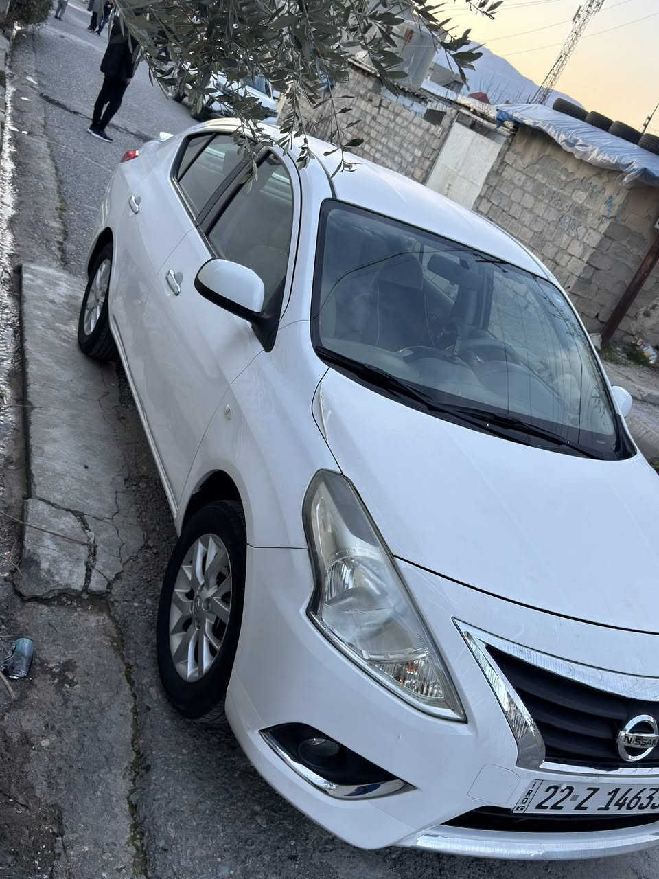 نیسان سەنی ٢٠٢٠  زۆر زۆر خاوێن
هەر چوار جام کارەبایی
شاشە ئایپاد + کامێرا
گێڕ ئۆتۆماتیک 
81 هەزار ڕۆشتوە 
کەمەک تەزرە لێی داوە
یەک تەڵیشەی بچوکی بۆیاغە بە قەدەر ١ بست هیچی تری نیە
پێش و پشتی کەپسە
تەقە و ڕەقە هیچی نیە

***********
