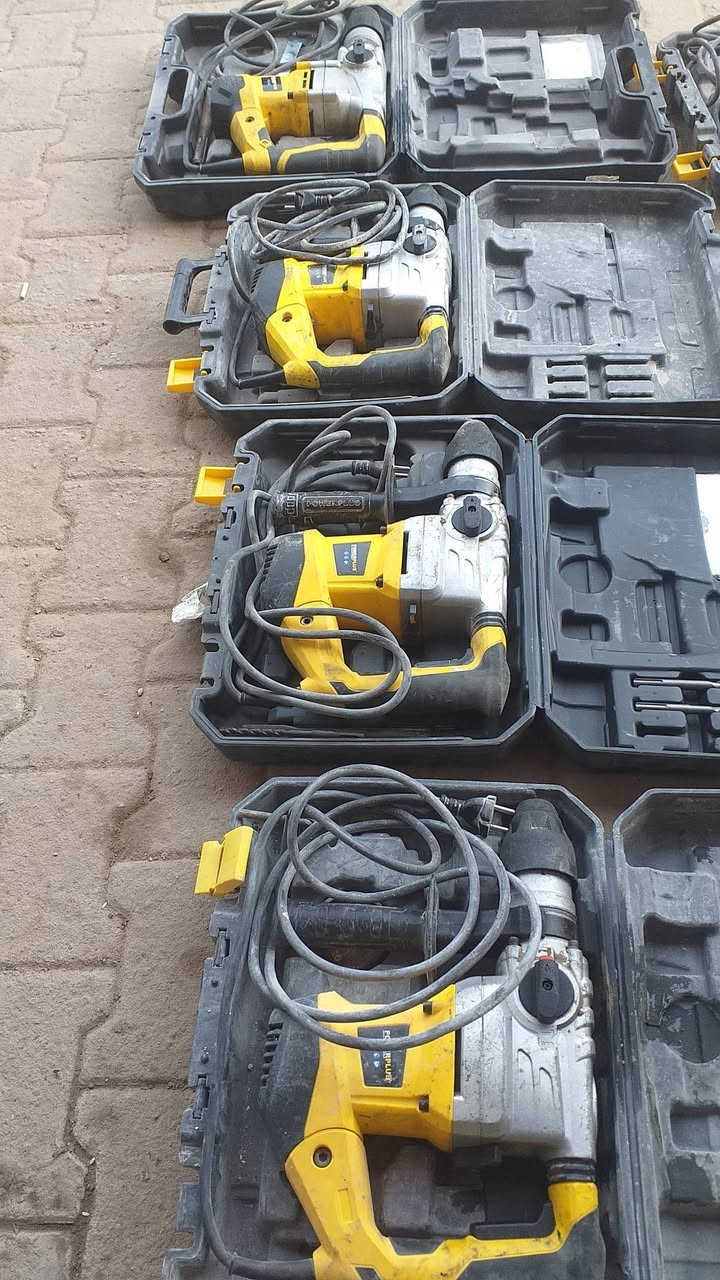 دريلات همر بور كلاس ١٥٠٠واط عدد ١١٠ البيع جمله فقط ماكو مفرد شغال على فحص العنوان النجف كوفه رقم موبايل ***********
