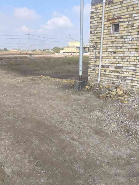 السلام عليكم بيت البيع الموقع المجمع الفرات النموذجي مقابل غسل ال تومان  قرار محكمه البيت مساحته 347متر البيت يتكون من غرفتين وصاله ومطبخ وصحيات عدد 4 ومضيف كما موضع بل صور الاستفسار تصال ***********
