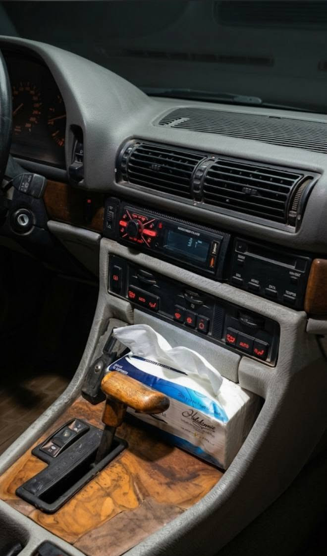 Bmw e32 730i 1992
محرك 3.5 كير اوتو مكفول 
امشي 180 الرون 3 
اكسل كايم 
تخم تاير و ويل جديد 
تبريد يريد غاز و قايش فقط منضومة جديدة 
داخل بيج نظافة 60% 
منظومة زينون 
عربانه جديدة دبلات جديدة
السعر 35
رقم التلفون:‏‪+9647809428623‬‏


**إذا كنت صاحب هذا الإعلان وتريد حذفه لأي سبب، رجاءا أرسل رسالة إلى الدعم الفني**