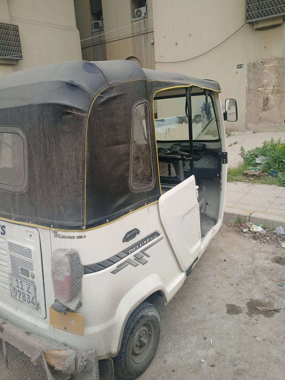 السلام وعليكم تكتك موديل 22 للبيع زيرو رقم بغداد قبل ٣اشهر نزلتها من الشركه السعر ٩٥٠٠ مكاني شارع حيفا ***********
