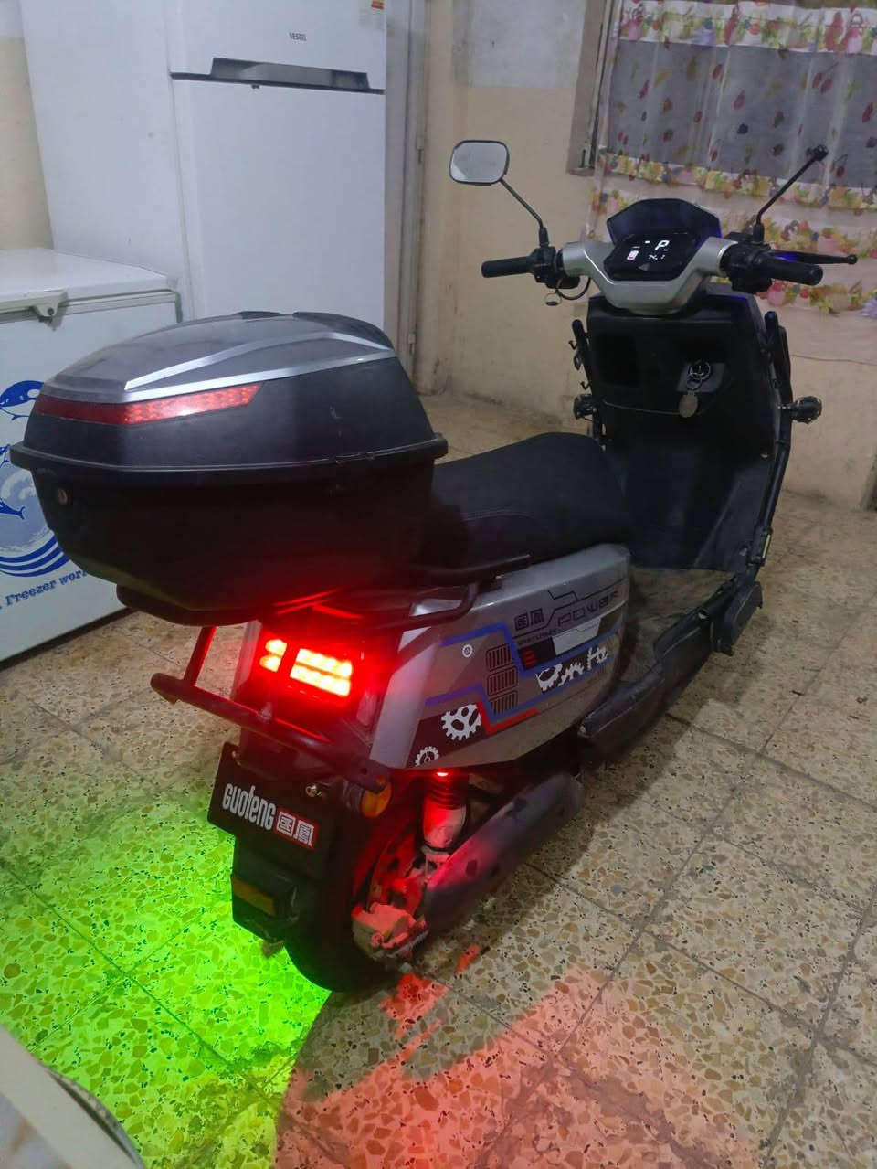 دراجه شحن للبيع موديل ٢٠٢٥ /٦بطاريات رايدهه ٧٠٠ ألف وبيهه مجال ***********
