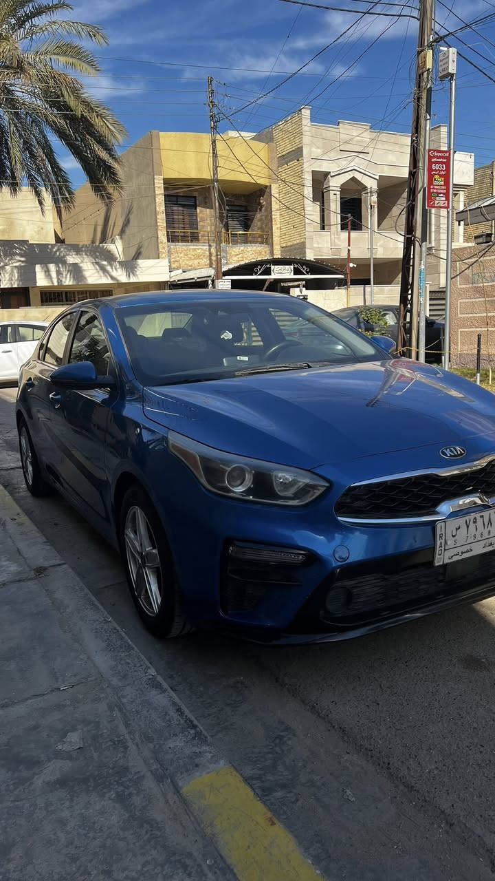 فورتي 2021 للبيع EX 
محرك 2000 دوش 
رقم بغداد 
ماشيه 80,225 km 
مواصفات السياره 
- رادار امامي 
- تحديد مسار 
- توقف ذاتي 
- بلاجكتورات 
- تبريد قطعتين 
- ثلاث وضعيات قياده 
- تدفئه كشنات وستيرن 
- شاشه كاربلي 
- شاحن وايرلس 
- تخم تايرات جديد برجستون 

ضررها  بنيد  و اريرباك ستيرين ودشبول
بدون  اي دواخل حتى البراكيت بلادي ممتضرر وراديترات بلادية. 
ضرر بالعراق حادث جاملغ ايسر وبنيد   واقل الشبر  من تكمة جامة الامامية ( رجع عليه البنيد 
وصوره موجوده 

ويبقى فحص السياره 

مكان السياره بغداد السيديه 
السعر 13,800$ 
وبيها مجال بسيط لخاطر الجيه
***********
