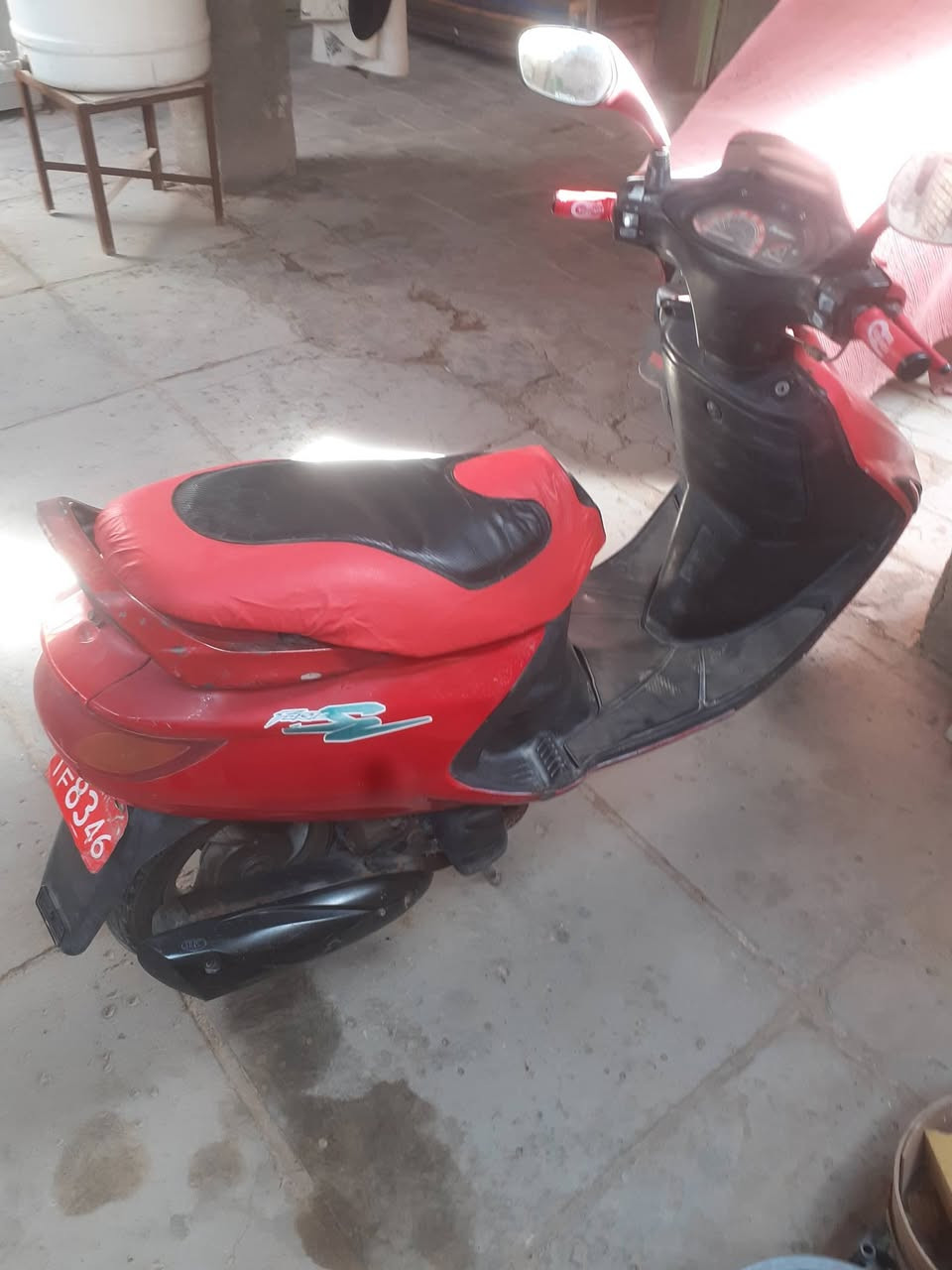 دراجة فراشة فحل حاويه للبيع شغاله سلف وهندر وبدون نقص  محركها مفتوح لأول مره مبدل بيه بوش وبستم ولفات صار شهرين السعر ٣٥٠ الف الشراي فقط يتصل على الرقم *********** العنوان ديوانيه قرب سوق ابو جميغ .
