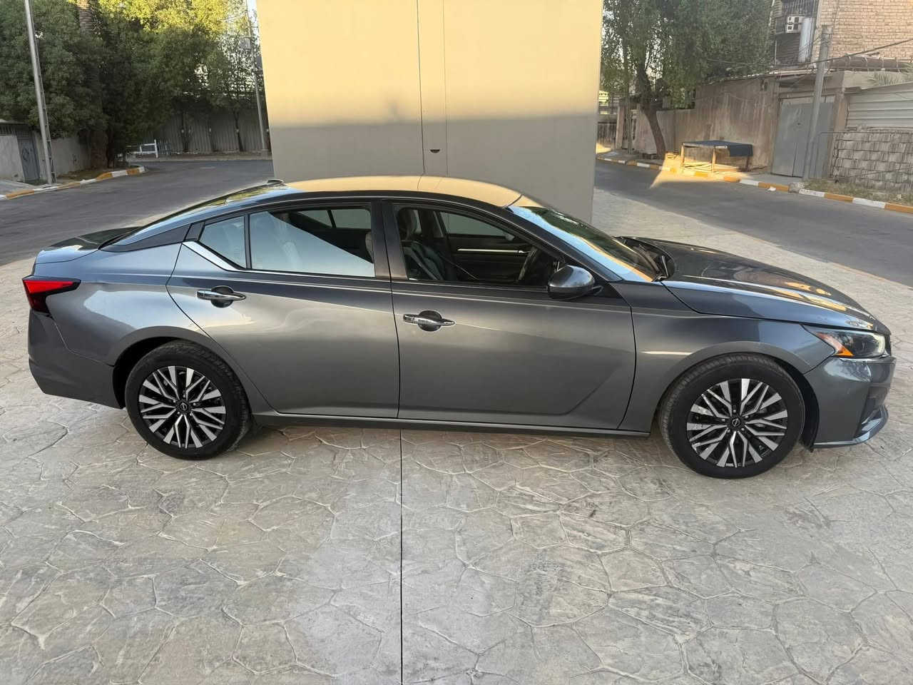 نيسان التما 2023 (الشكل الجديد)
الفئة sv 
سعة المحرك 2500
وارد امريكي 
حادث جانبي 
بجم كبس شرط 
رقم السيارة بغداد بأسمي 

المواصفات:
• بصمه تشغيل
,بصمة أبواب 
، تشغيل عن بعد 
•شاشه 
•كامره  خلفية 
•تحديد مسار 
•رادار امامي
•رادار خلفي للوقوف المفاجئ 
، رادار جانبي 
• تحكم ستيرن
•مثبت سرعه
• بلوتوث  
•حجر بيئه بلادي
   
  🛑 السعر 158 وبيها مجال  

للأستفسار اتصل ***********
