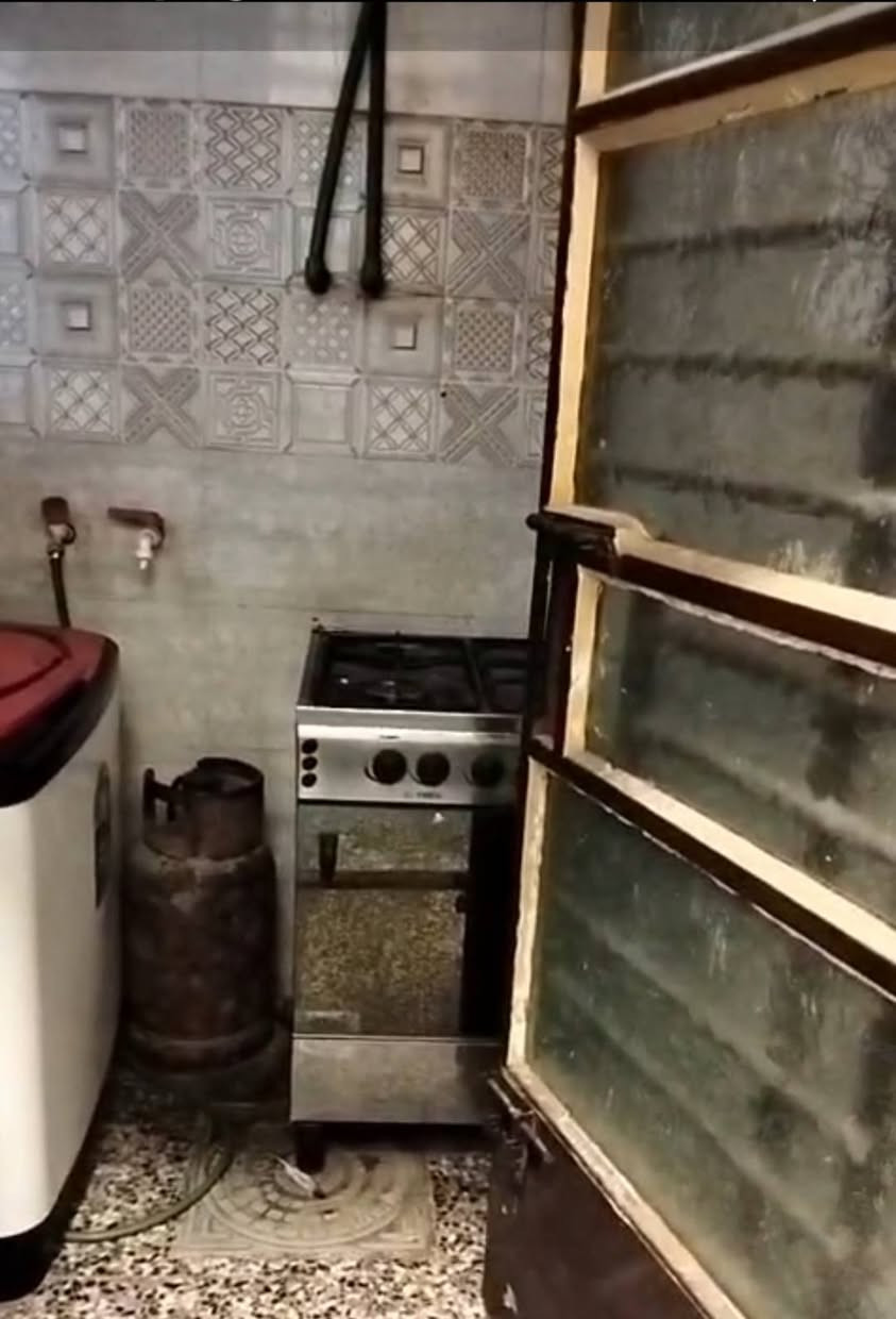 ///على بركة الله ///
بيت زراعي  سند ١١٧ للبيع او مراوس
المساحة/ ٧٥متر 
التفاصيل/ طابقين 
الطابق الاول/ غرفة نوم واستقبال ومطبخ وصحيات 
الطابق الثاني/ قيد الإنشاء واصل للسقف بدون سقف
الخدمات كاملة/ تبليط ومجاري وماء  كهرباء
العنوان /الزعفرانية. الاربع شوارع .خلف أفران الحلفي زراعي علي مكلف
السعر ٨٥مليون قابل للتفاوض
للاستفسار مراجعة مكتب دلالية المصطفى للعقار الزعفرانية الاربع شوارع خلف ماركت اللؤلؤة مجاور أسواق القبس اوالاتصال او مراسلة واتس اب ***********او***********
