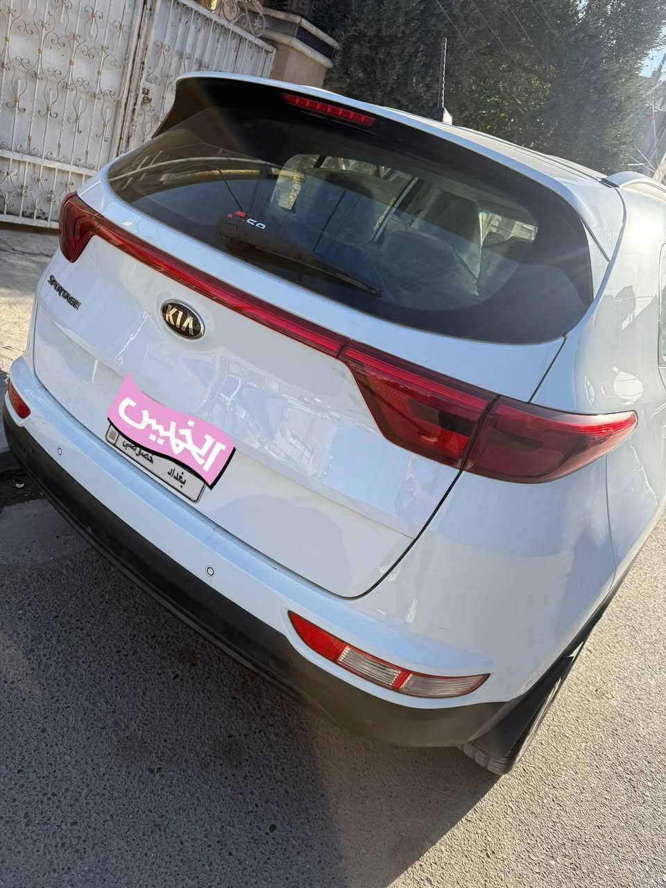⸻

للبيع 

| كيا سبورتج 2016 شكل 2017 

🚘 Kia Sportage
* خليجي 
* محرك دوش 2000
* اللون: أبيض
* السيارة نظيفة جدًا.
* السيارة عليها ادامة كاملة ما بيها اي نقص
* السيارة استخدام شخصي وحالتها جيدة جدًا.
* مكيف ثلج، ولا تحتاج أي مصروف.
*السيارة جاهزة للفحص.
*أوراقها كاملة.
* بيها طخات بارد فقط ومعدله وكاملة

📍الموقع: بغداد

📞 للاستفسار : ( *********** )
