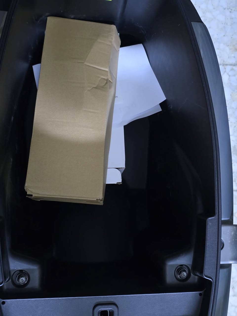 دراجه ياديا ايبوك للبيع ماشيه فقط 14 كيلو يعني بعدها زيرو 
ضمانها سنتين صار يوم واحد من اشتريتها والوصل موجود حتى الغراض مالتها بعدها مغلفه ما مفتوحه  السعر مليون و 200 الف بي مجال العنوان شارع فلسطين تقاطع الصخره  قرب النمور ستور 
***********
وهاي كل مواصفاتها علما المواصفات المذكوره كلها حقيقيه يعني مو بس ارقام من ناحيه المسافه المقطوعه والسرعه شرط التجربه 
قدرة الملف : 2500 واط 
القدرة القصوى للملف: 3400 واط
نوع البطارية : گرافين 
حجم البطارية : 38 أمبير / 72 ڤولت 
عددٍ البطاريات : 6 بطاريات 
حجم الويل : 12 أنج أمامي / 12 أنج خلفي 
الفرامل : دسك أمامي / دسك خلفي 
السرعة : 66  كم / ساعة 
دبل اشاره / مثبت سرعه الكتروني
المسافة المقطوعة للشحنة الواحدة : 95 - 100 كم
