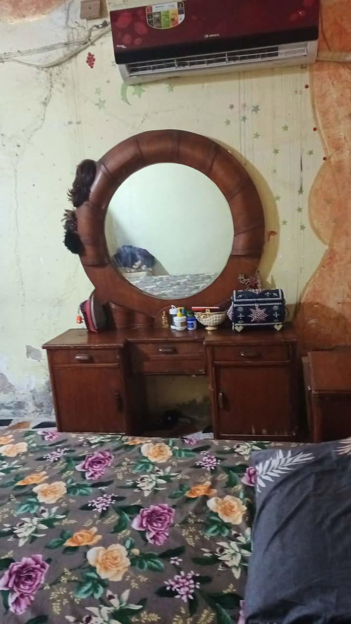 ملحقات غرفه نظيفات نجاره سعرهن١٥٠ ميز بلازمه سعره ٢٥ عنوان حله الإسكان شر يتصل ***********
