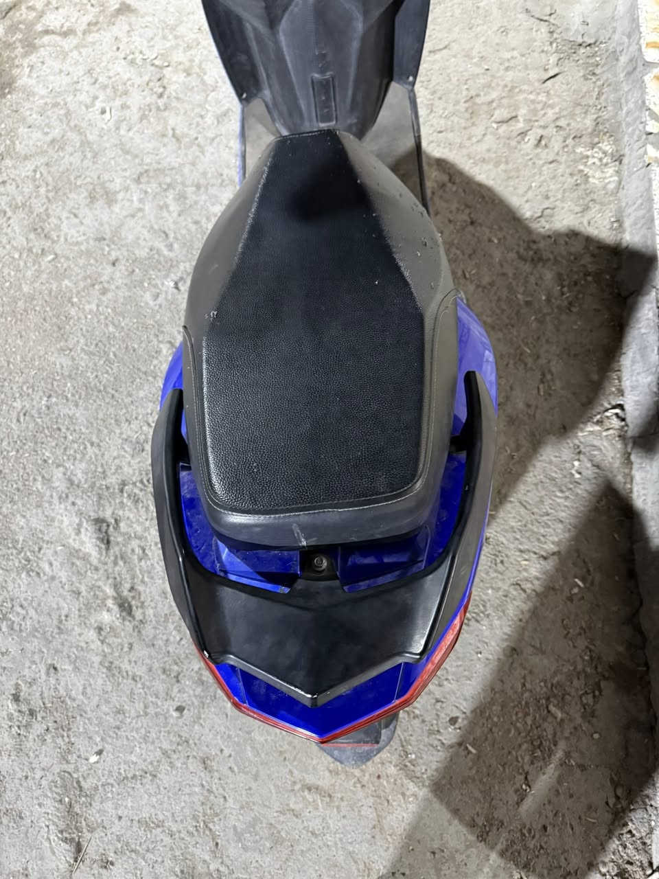 سلام عليكم
دراجة شحن الحجم الكبير للبيع 
كير 3 نمر 
بيهة 6 بطاريات
كهربائيات كلهة شغالة 
سرعة 53كم 
الدراجة بيهة طخة بسيطة مبينة بالصور 
السعر 650 وبيها مجال 
بغداد الزعفرانية شارع المعهد 
***********
