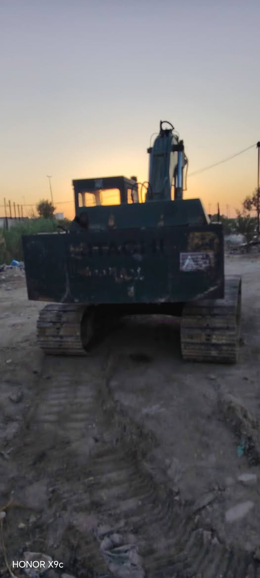 حفاره هيتاشي للبيع جاهز للعمل مديل 82 سعر 90وبيه مجال ***********مكلف بل نشر
