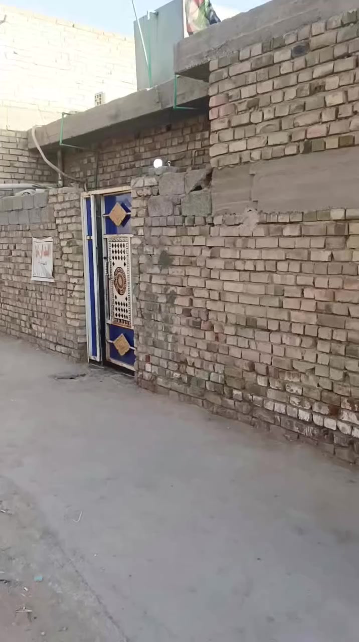 السلام عليكم بيت مساحة 90م بلدسيم تفاصيل داخل الفيديو ٤٠ وبي مجال ***********
