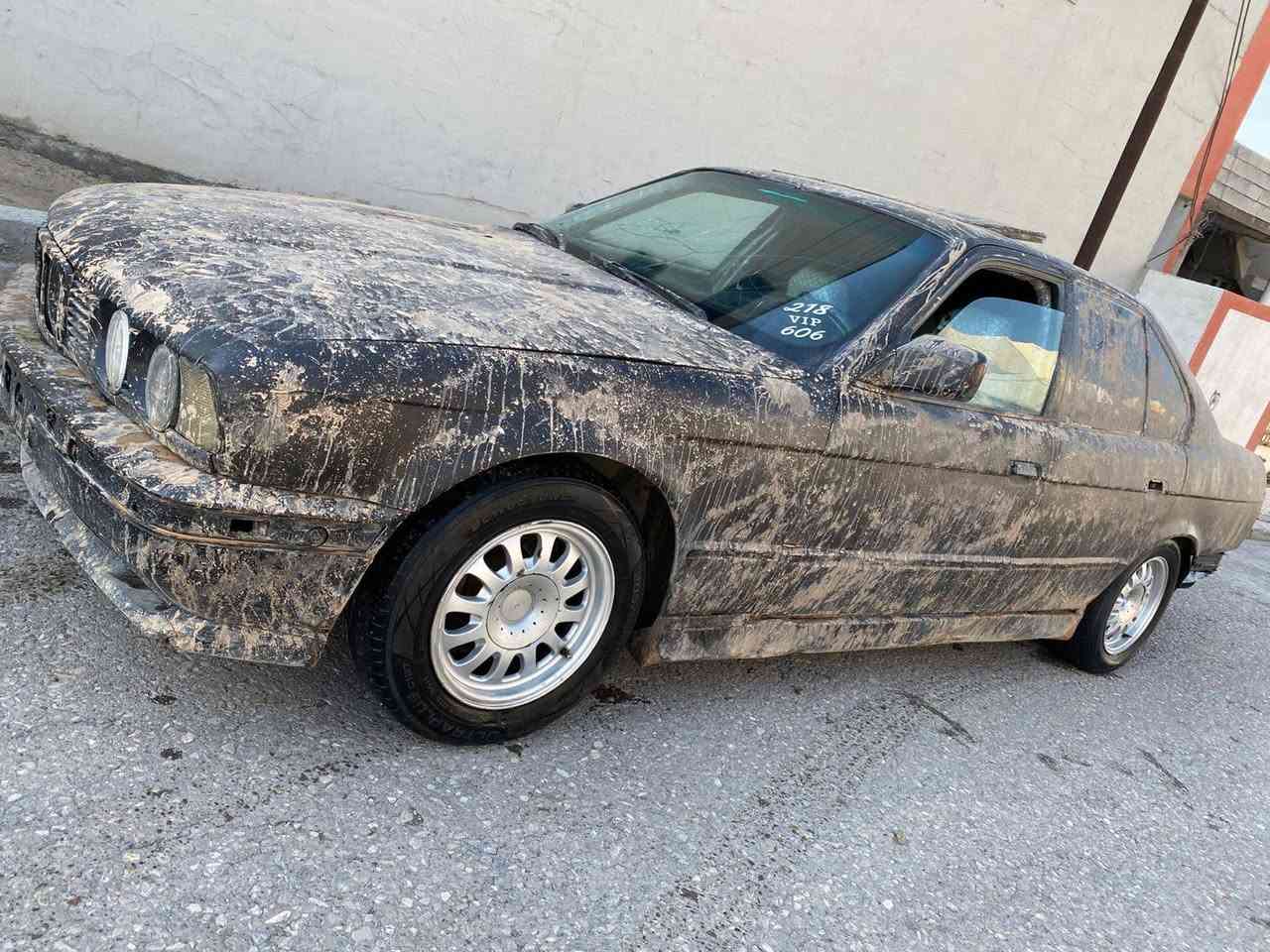 بەناوی خوای گەورە بیئم موودیل 1992 گیرعادی مەکینە کەبسی 20ت گیرومەکینو تەقورەقە ئەکسلو گاڕدن ئەلیف لو  بەشرت تاو ویڵی نویە باتری نویە سیارە کە سنەویە بەشرتی مالی مەدنی دی ڤروشم سیارە کە بەس عامیکی دەویت بی لیدانە بیشو بشتی کەبسە 
سەعر 12 ماجالیکی کم 
رقم *********** فایبر واستاب أربيل, العراق
