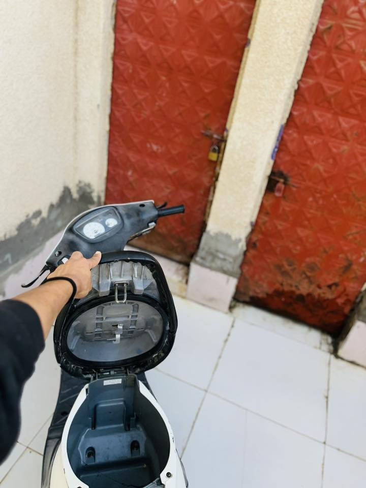 سلام عليكم شبابنه الطيبه        

العنتر للبيع.                                                                 جاهز وما ناقصه شي 

1_ الكابريته يحتاج تنضيف 

2_الكفرات اصليه 
3_ الكهربائيات كلها شغاله 
4_ سلفه هندر 
5_ مكاني ناصريه حي التضحيه 
6_واتس ***********
7_ السعر 750 بيها مجال شراي راسل واتس
