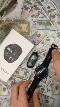 ساعة سبورت • أسود • كامرة ضعيفة