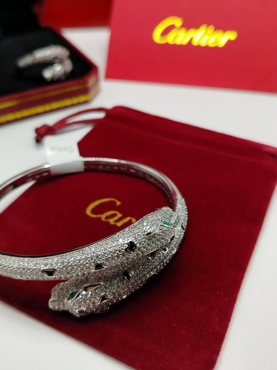 سوار ومحبس كارتير مختوم مع الملحقات يوجد توصيل


**إذا كنت صاحب هذا الإعلان وتريد حذفه لأي سبب، رجاءا أرسل رسالة إلى الدعم الفني**