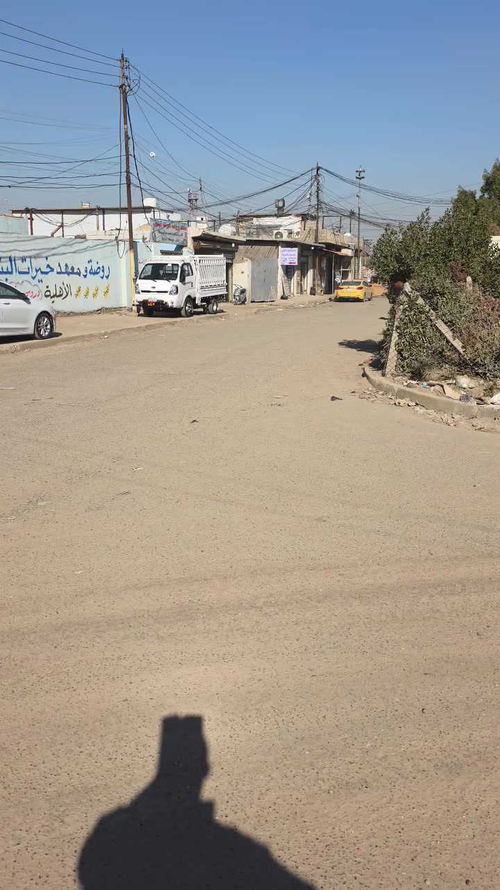 سلام عليكم
دار للبيع مساحه ٢٠٠متر بناء  فيها ١٠٠متر مربع موقع مميز وبيه استثمار ترهم شقتين او محلات تجاريه محتويات الدار غرفه نوم واحده استقبال كبيره ومطبخ حار بارد وصاله كبيره وهول مع صحيات داخليه وخارجية  علمنا الطابق الثاني كامله جدرانه باقي بس،صب السقف للتواصل ***********
