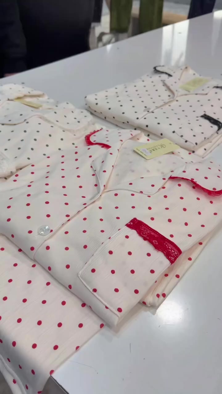 كوزال شوب ✨
وجهتكم لكل جديد ومميز من الملابس النسائية البيتيه✨
خامات راقية، موديلات حصرية، وأسعار تناسب الجميع 🤍
كل يوم عدنا جديد يفرّحكم 💫
📍 العنوان: مجمع روتانا – الطابق الأول
🛍️ ننتظركم تشرفونا تشوفون الجمال بنفسكم


**إذا كنت صاحب هذا الإعلان وتريد حذفه لأي سبب، رجاءا أرسل رسالة إلى الدعم الفني**