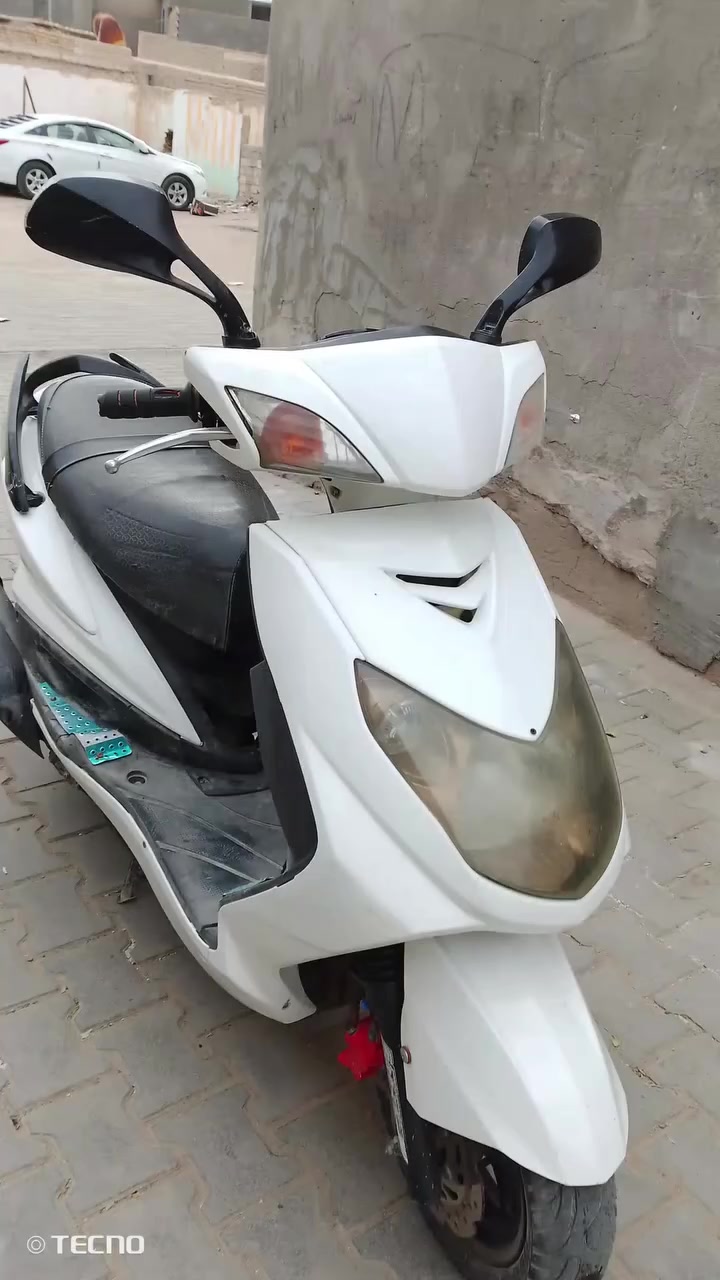 دراجه سكنز فحل  نوزل التواصل عل رقم
***********
