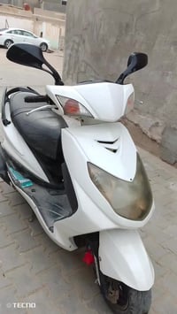 دراجه سكنز فحل  نوزل التواصل عل رقم 07876172298