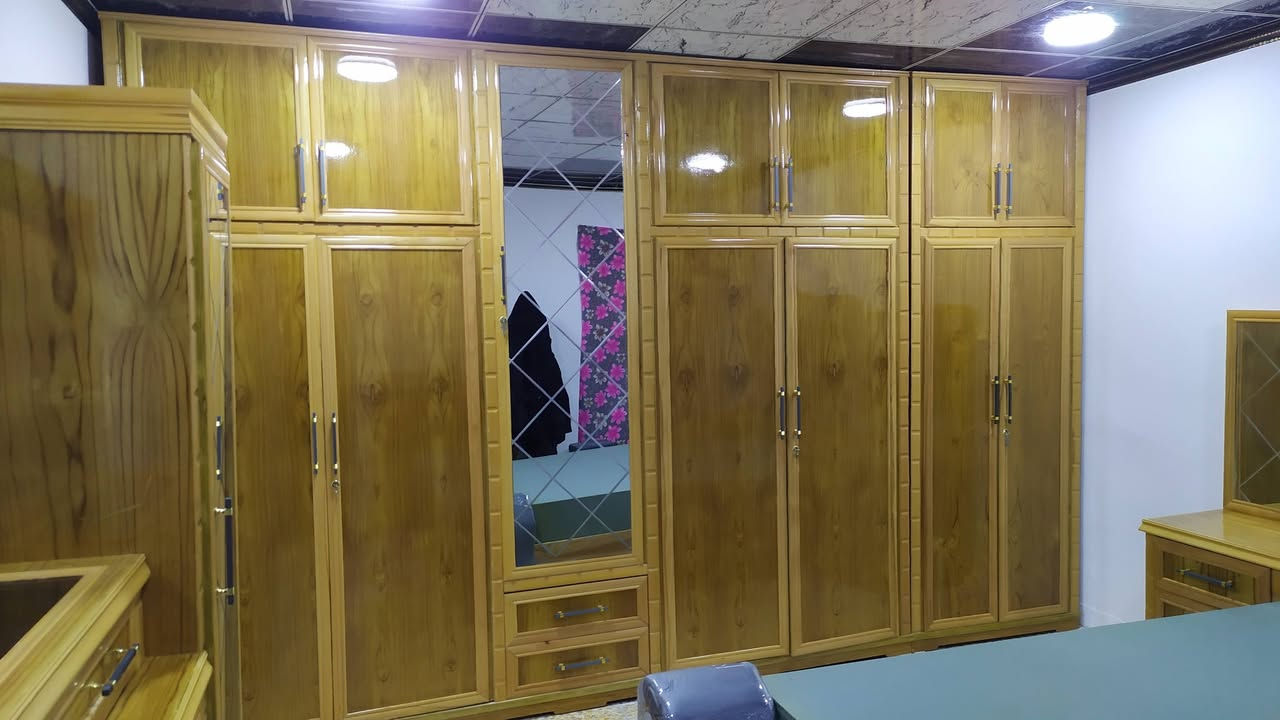 السعر اخو البلاش جديدة بمليون و ٣٥٠ وبيها مجال
غرفة جديدة مامستعملة خشب عراقي ثقيل فصال تركي قنصور خمس ابواب مع زاوية بابين 
المكان موصل حي الميثاق 
***********
