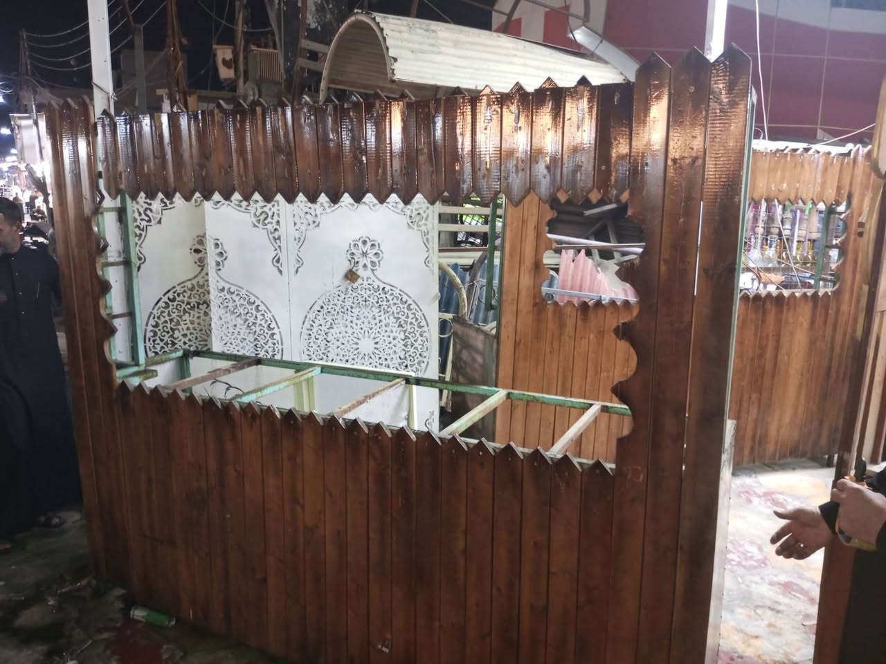 ميز صب شاي وقهوة عدد ٣ للبيع
العرض مترين ونص ولارتفاع مترين جدد استعمال قليل 
المكان الرميثة جسر السوق مقابل مجمع حجي رزاق آل هلال 
الإتصال بالرقم ***********
***********
