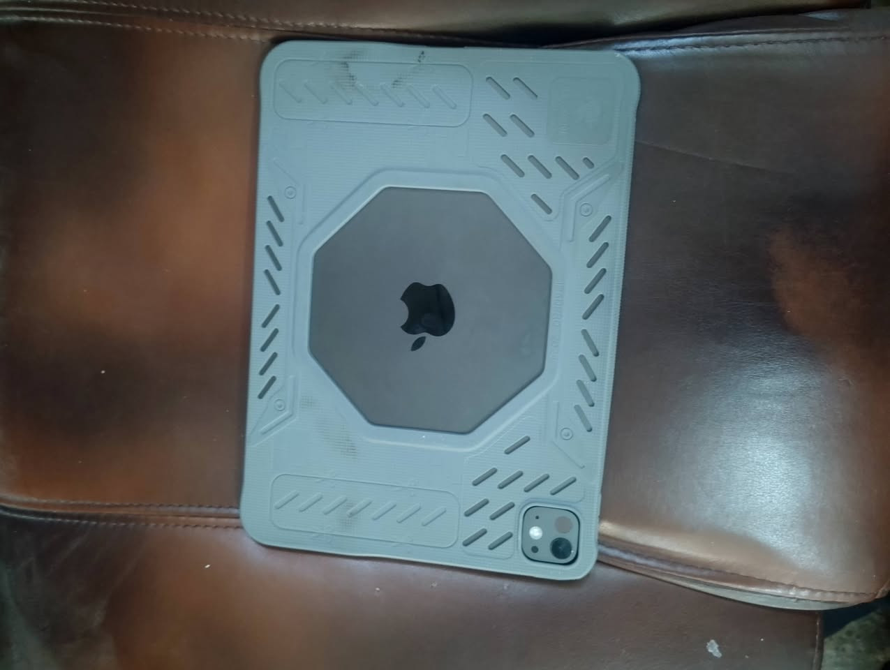 السلام عليكم ايباد 11برو معالج m4 الجهاز كلش نظيف البطارية 93 كامل ملحقاتة السعر 950 عنواني بغداد حي النصر
واتساب ***********
