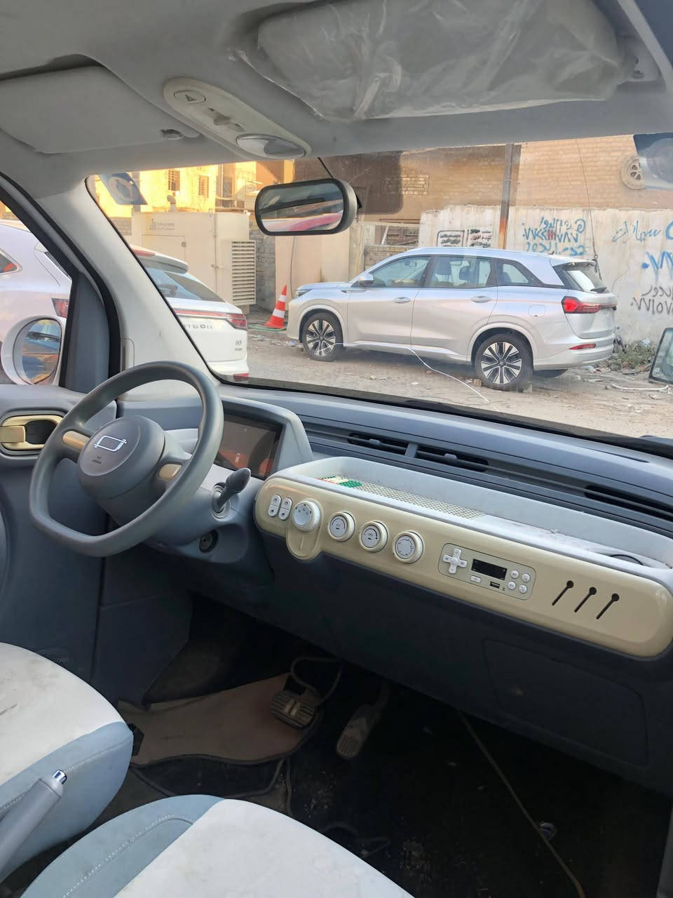 مساء الخير 
للبيع بيستون بوني 
موديل 2024 ماشية 18000 
السيارة نظيفة وجديدة بحالة الوكالة 
أربعة راكب الشحن فول تمشي 180 كيلوا 
السعر 8,500,000 مليون ثمانية مليون ونص 
العنوان بغداد الكرادة 
للإستفسار *********** اتصال + واتساب
