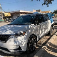 كيا كرنفال موديل 2024 دخول ليوم عله حادثهة ابيع لسياره بأسمنه داخله كت...