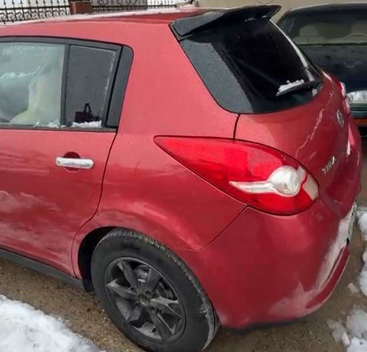 نيسان تيدا ياباني موديل 2010
كير توماتيك كير محرك شرط 
بيها 5 قطع ونص صبغ  بدون شاصي 
 رقم اربيل مكان السياره دهوك
 عليها غرامه 3 $ ينزل من السعر
سعر 70 $ مجال شرط التحويل 
رقم تلفون *********** دهوك, العراق
