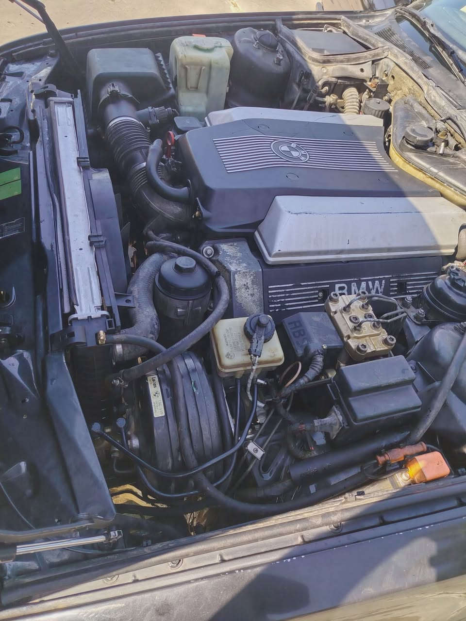 بي إم 730v8 اصل  بليته  سياره بلاديه ما ملعوب بيه أي شي وبدون أي جطل ولا تحوير وبدون أي حادث صبغ جماليه فقط سياره دبل جام كشنات كهربائي دبل حساس  تبريد قطعتين يعني انجماد ويل خليه ١٥  سياره بسمي سنويه ٢٨ رون ناصي يعني ١٦٠جوه ٣رونك بطناش ومعدل فول كير و مكينه بشرط كفاله عامه شرط تفتح قبق المكينه تلكاه بيضه مكان بابل مركز المدينه الاستفسار الاتصال ***********
