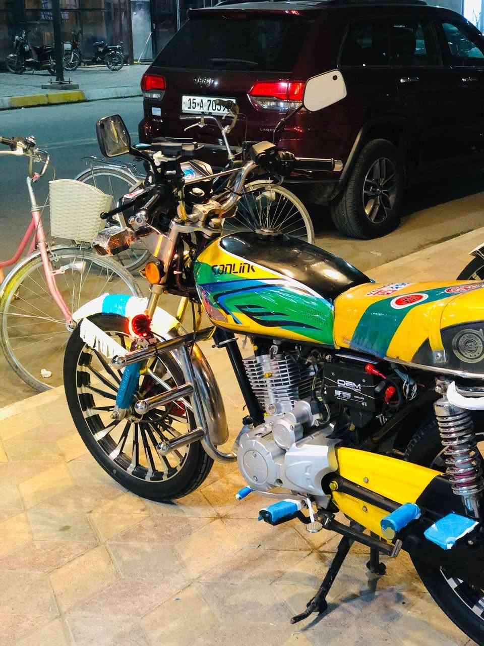 عليكم دراجه للبيع موديل 24محرك 200نقص صفاحيه 
العنوان: رمادي قرب مقبرت المشيهد 
اوراق منفيس
السعر 850بي مجال 
هاذ رقم ***********
