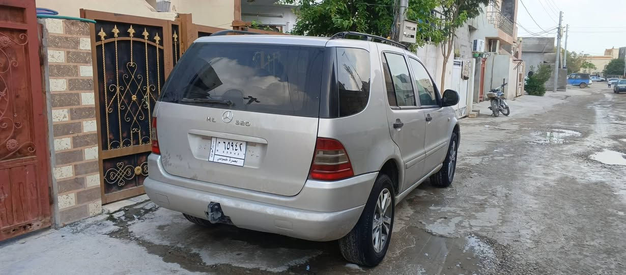 مارسيدز ML حه جم 320 مه كينه ي شه ش بستون فور ويل گير عا ديو تو ما تيك مه كينه و گيري به شه رت كاره باي هه موي ئيشه كات سه ياره كه بيسه ره تا يه ساقه به شه رتي مو سو برا وه نه بيت چوار تا يه ي تازه سه يار كه بيده عمو ليدرا وه به شه رتي ئه وه ي ما لي كه س نه بيت كيشه ي مه ده ني نه بيت ژ.م*********** كالار, السليمانية
