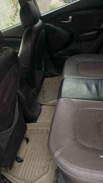 توكسان موديل ٢٠١٢ورد امريكي بيه صبغ فقط جاملغ امي فقط  محرك ٢٠٠٠دوش مكفوله 
سياره بيه تقري من امريمي مياة امطار بس كلش ماكو بسياره ابد كله شغل 
مكان سياره بغداد العامريه
سعر ١١٨وبيه مجال 
***********
