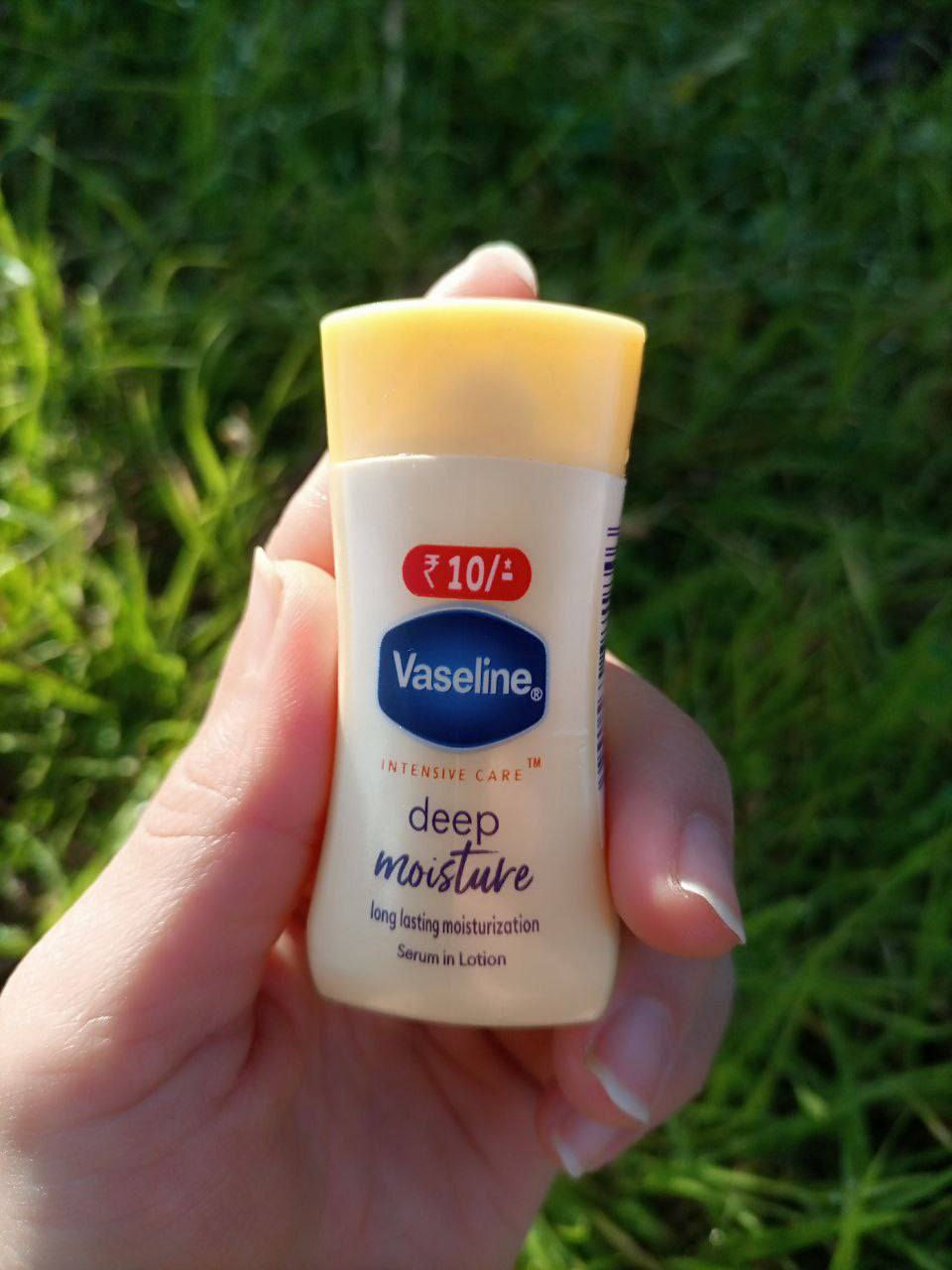 💛 ودّعي الجفاف واستقبلي النعومة! 💛
كريم Vaseline Deep Moisture الصغير بحجمه، الكبير بتأثيره 😍
الحجم 20 مل
تركيبة غنية بالمرطّبات تغذّي بشرتچ بعمق من أول استخدام 💧

✨ يرطّب البشرة الجافة ويخليها ناعمة كالحرير
✨ مثالي للاستخدام اليومي ولأي وقت
✨ حجمه صغير وسهل الحمل – بالشنطة، بالسيارة، أو حتى بالجيب 👝
✨ يمنح ترطيب يدوم لساعات بدون لزوجة

خليه دايمًا وياچ، لأن الترطيب صار أسهل من أي وقت! 💛
#فازلين #ترطيب #عناية_بالبشرة #beautycare #explore

السعر خاص
توصيل لجميع محافظات العراق


**إذا كنت صاحب هذا الإعلان وتريد حذفه لأي سبب، رجاءا أرسل رسالة إلى الدعم الفني**