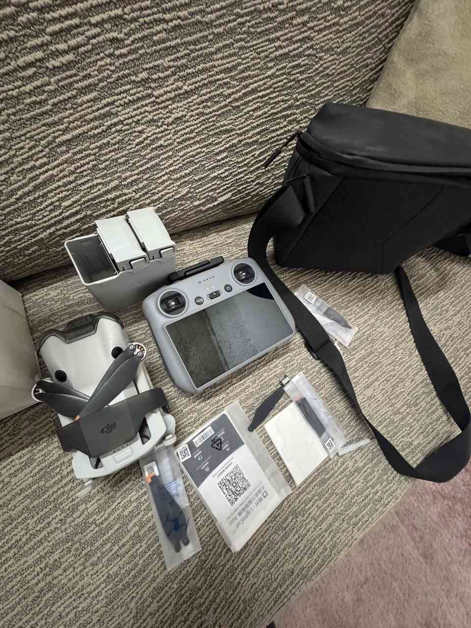 طائرة درون DJl mINI 4 PRO 
جديدة بالكارتون جنطة وكارتونة
وصلهه موجود شركة قرطاج 
بعدها جديدة بمعنى الكلمة 
رام 16 وياهه 

حساسات 
وايرات 
ريش 
كيبلات 
3 بطارية كاملة مكملة 

 واتساب او اتصال العنوان بغداد 

***********
