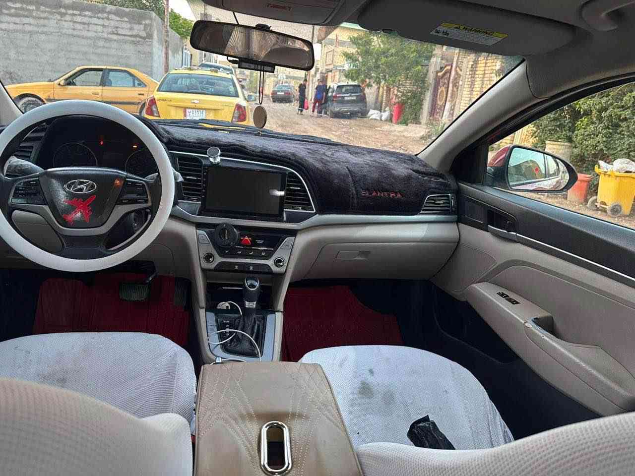 السلام عليكم 
للبيع النترا موديل 2017 رقم اربيل الجديد تحويل ثاني سنويه جديده وهزه جديد ومصفره من كلشي يوم 
حادثه سرقه جاملغات ثنين والبنيد مصبوغات يعني 3 قطع صبغ 
السياره بيه منضومه غاز 
مواصفاته
شاشه كامره 3 وضعيات قياده فول تحكم ستيرن 
وبيه منضومه زنون كامله ومدوشمه عام سياره جاهزه من كير مكينه بس الصدر الامامي شويه تعبان 
مكان السياره بغداد الحسينيه 
السعر 118 وبيه مجال للشراي 
اخوان اني مكلف بلنشر 

‭0773 582 2890‬ علي بغداد, العراق
