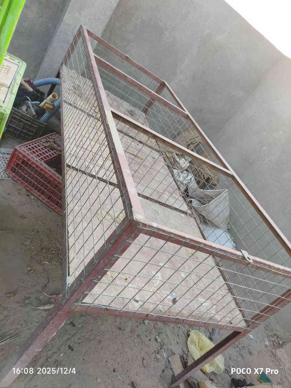 مكلف بلنشر 
قفاص سمج ودجاج ثقيل للبيع
مع جادر وغطاس  مع شوايه 
للاستفسار ‏‬‏‏‪***********‬‏
