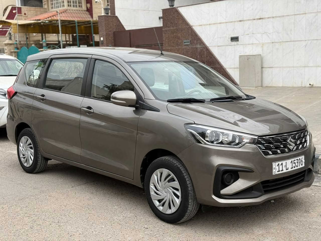 سوزوكي ارتيكا 2024 ضمان شركة الصادق وكيل سوزوكي ( بعدها تحت الضمان ) 
( السيارة حرة تحويل ثاني يوم بأسمي ) 
محرك 1500 ( كير و محرك تويوتا )
7 راكب
تيريد امامي خلفي
ماشية 22 الف كيلو فقط
السيارة بيها صبغ بين الباب و الجاملغ الخلفي الايمن

السعر 13,800 $
رقم بغداد 
مكانها بغداد / شارع فلسطين 
***********

بيع فقط بدون مراوس او اقساط
