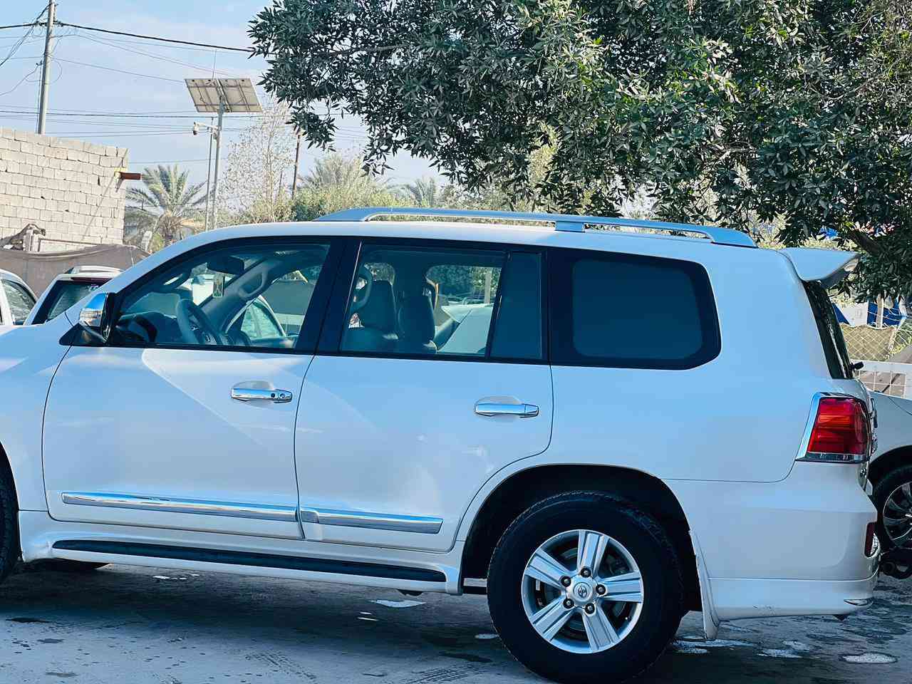 السلام عليكم 
سيارة لاندكروز للبيع موديل 2012 
سيارة بريم مكفولة من الدعامية للدعامية دكت بسمار ما بيهه 
***********
